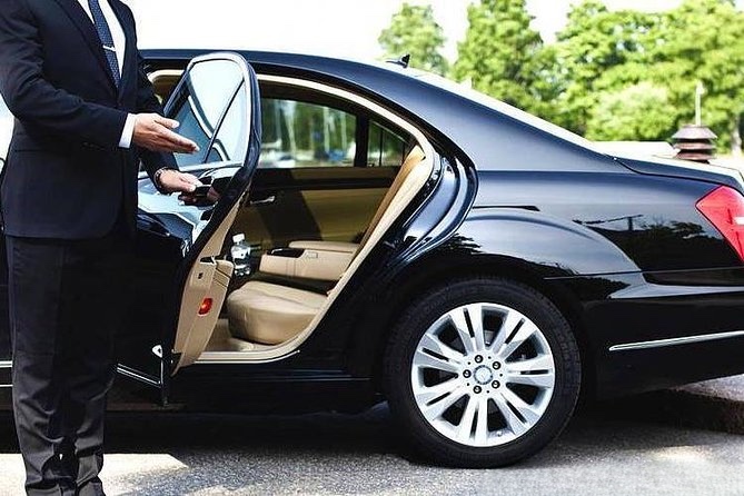 Private airport transfer service for guests staying at Vista Lodge Athens Riviera